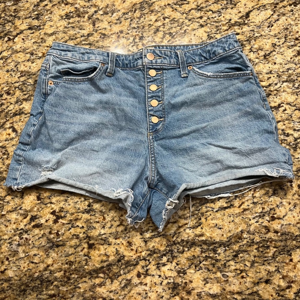 Universal Thread Vintage Midi Denim Shorts Light Wash Button Fly Size 12/31R